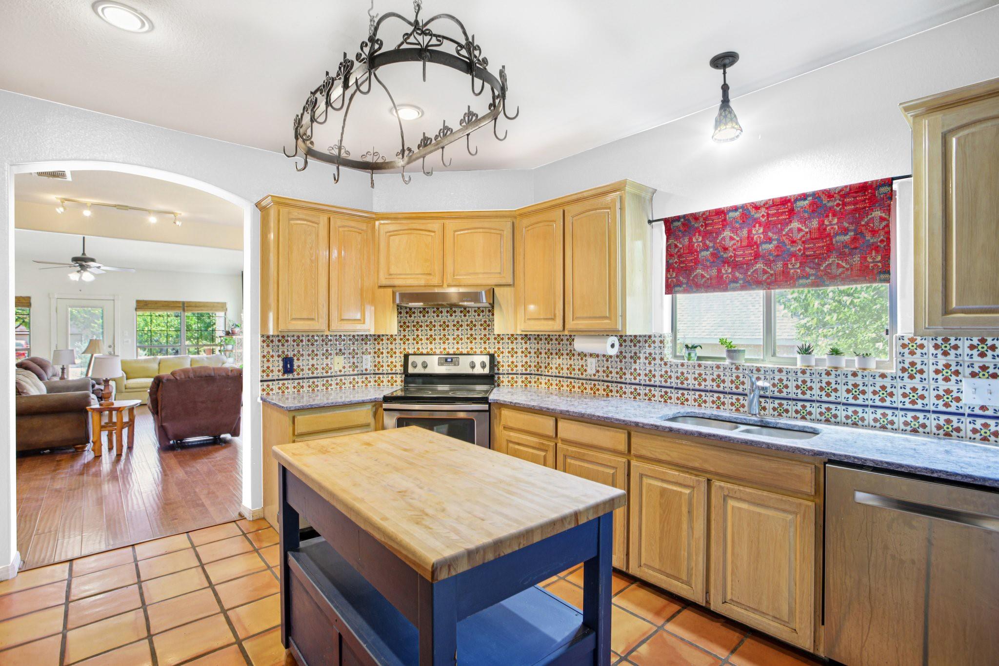 7 WOODVIEW CT