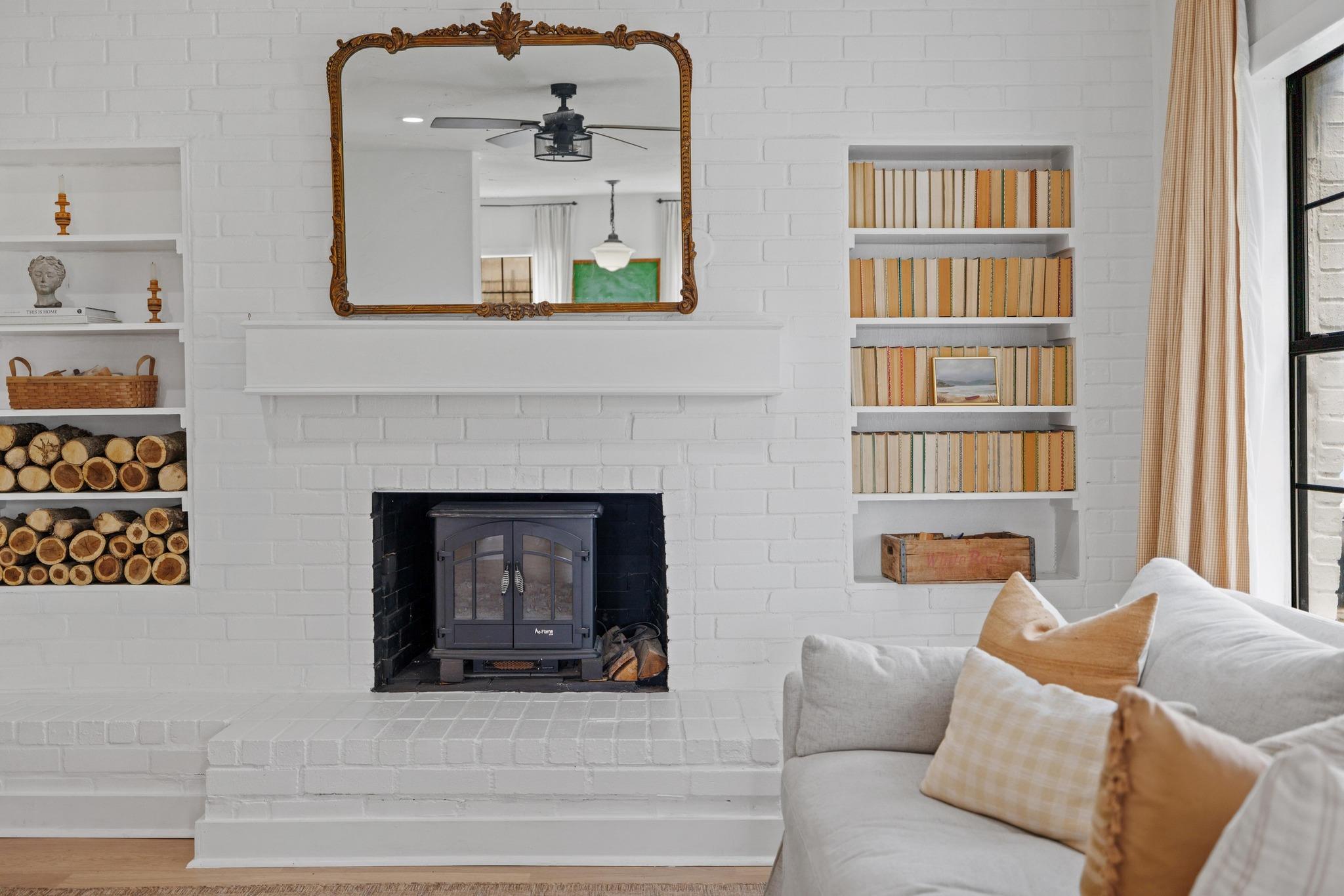 1802 Magnolia DR