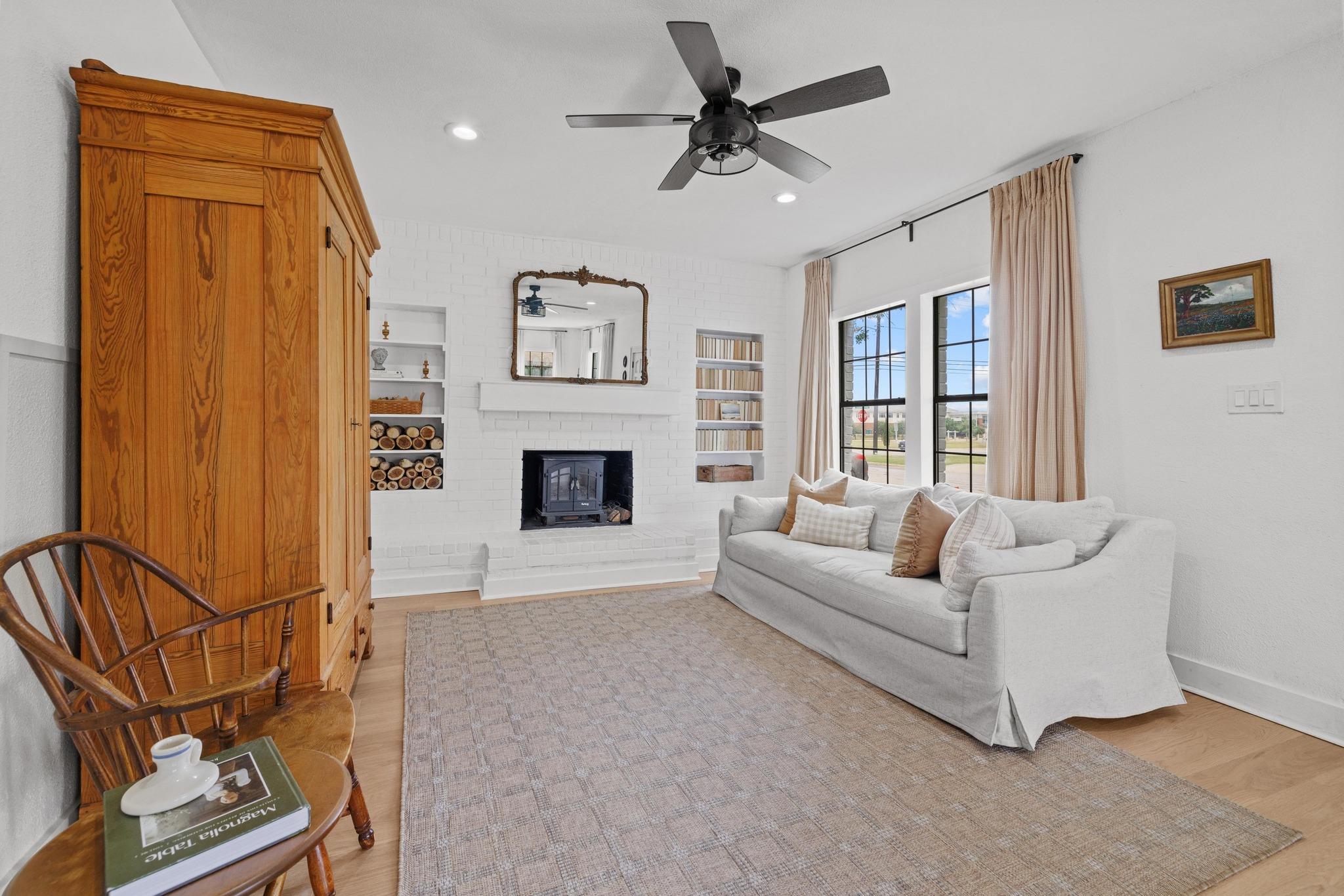1802 Magnolia DR