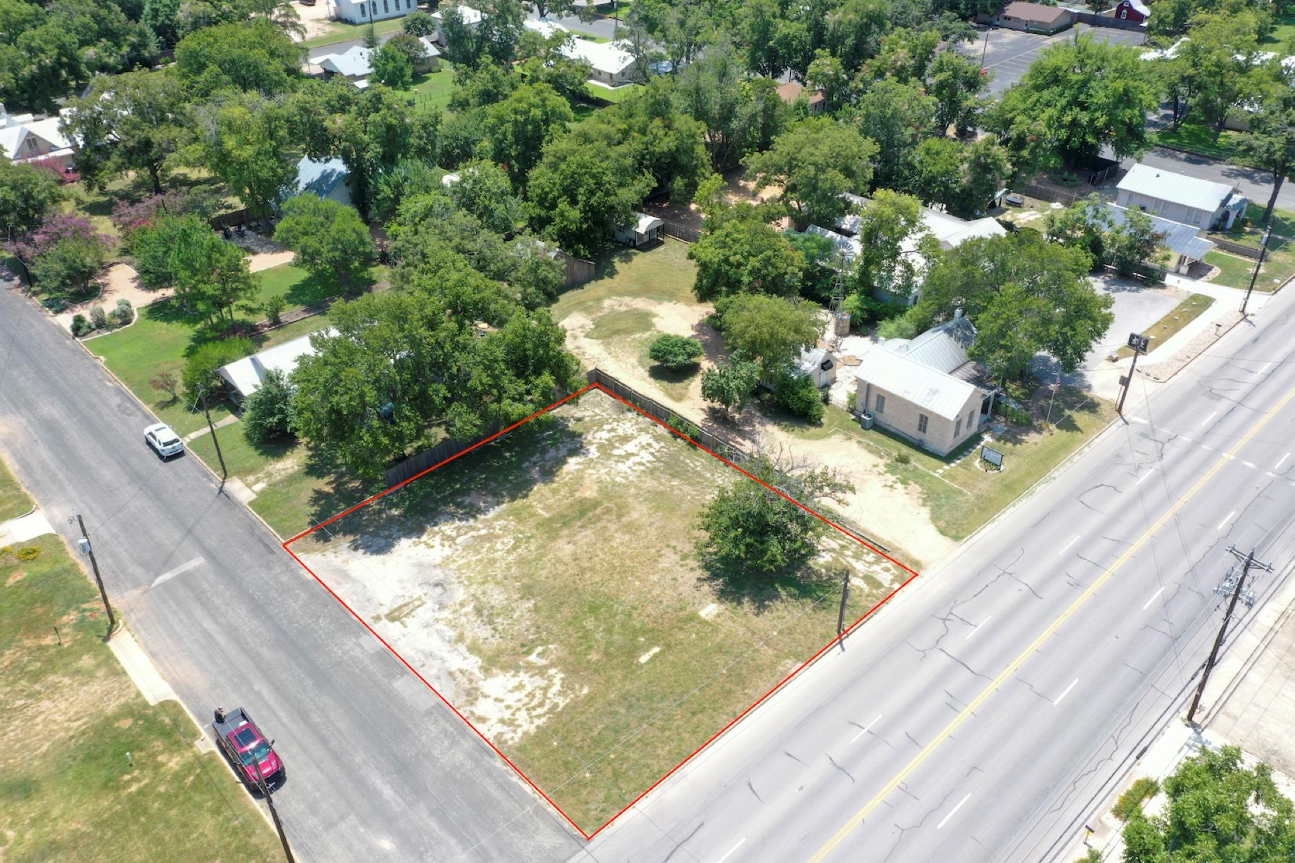 611 N Llano ST