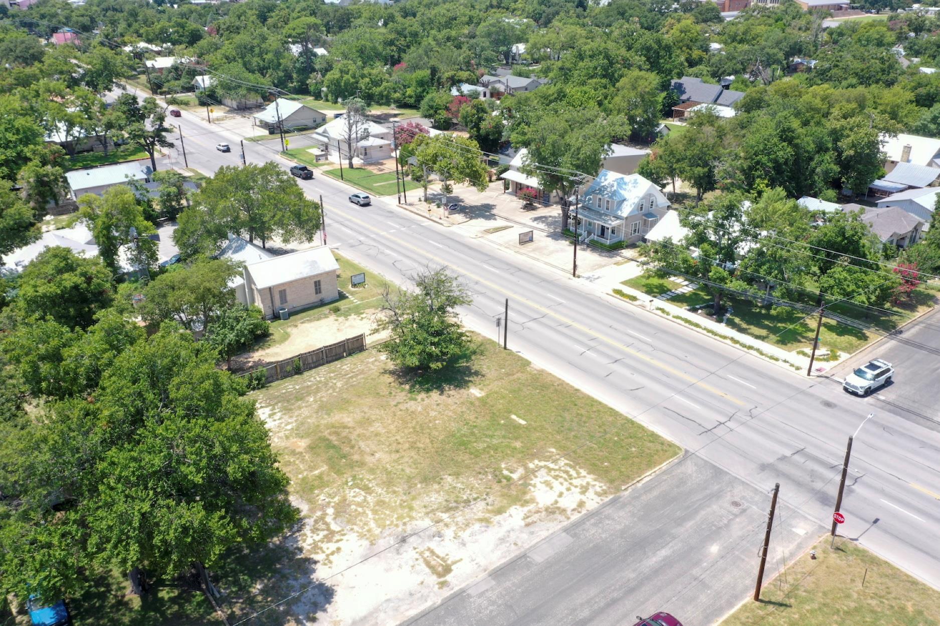 611 N Llano ST