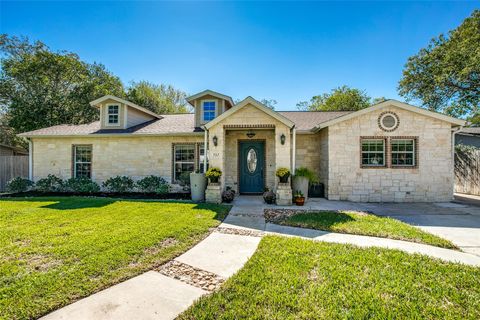 Photo of 332 Tuttle RD, Terrell Hills, TX 78209 (MLS # 9764406)