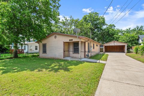 Single Family Residence in Austin TX 6811 Montana ST.jpg