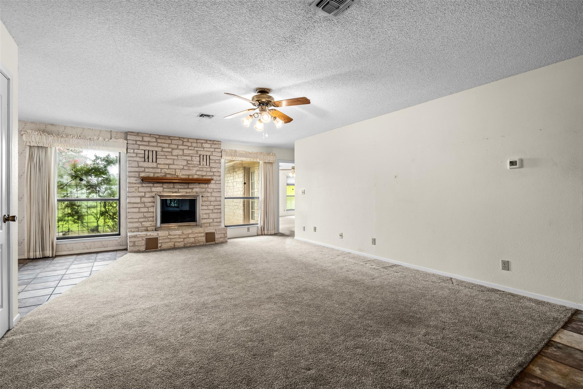 204 E Eckhart Ave