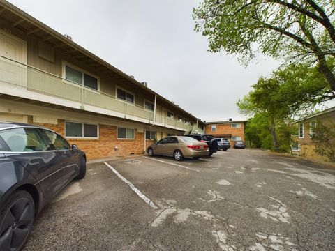 Photo of 304 E 33rd ST #17, Austin, TX 78705 (MLS # 5721375)