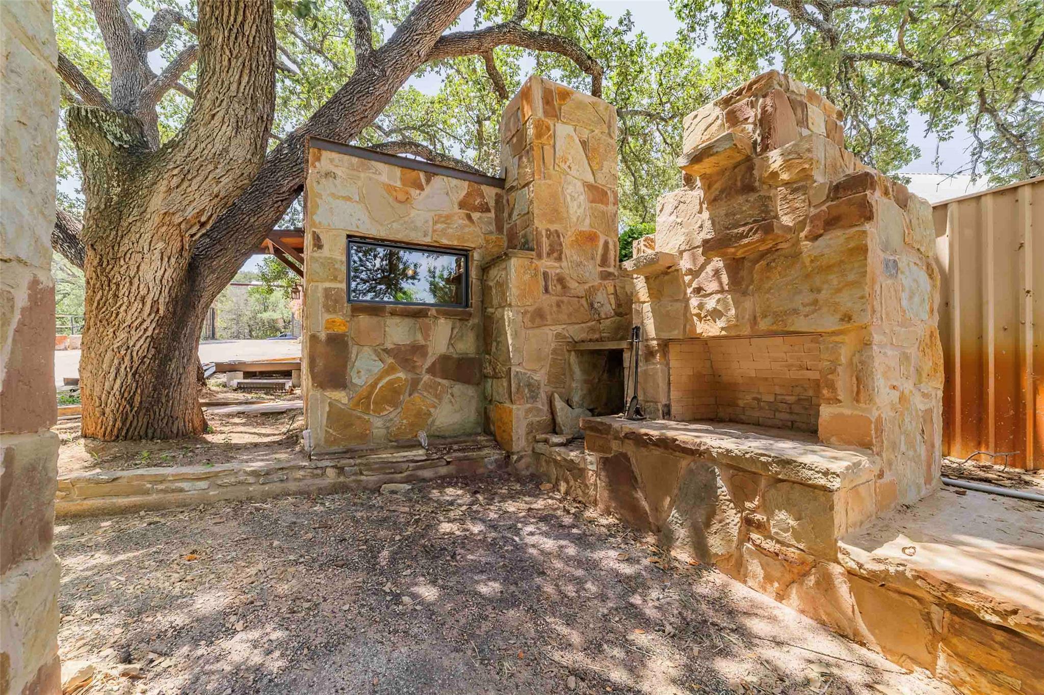 325 Eagle Rest LN NW