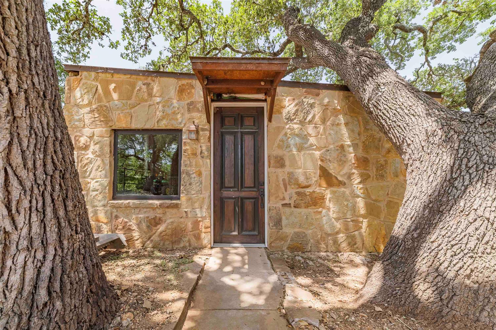 325 Eagle Rest LN NW