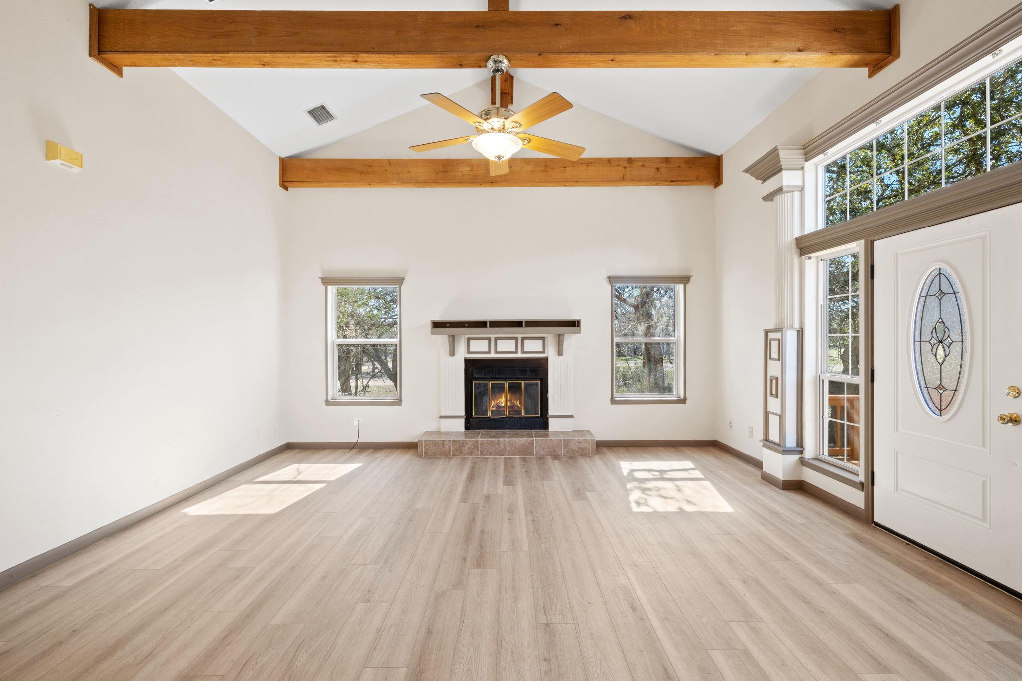 322 Oakwood LOOP