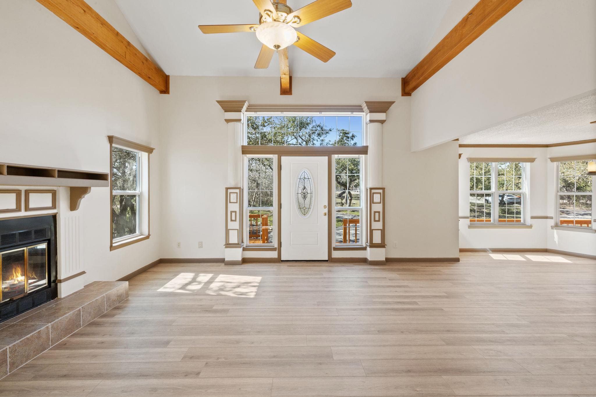 322 Oakwood LOOP