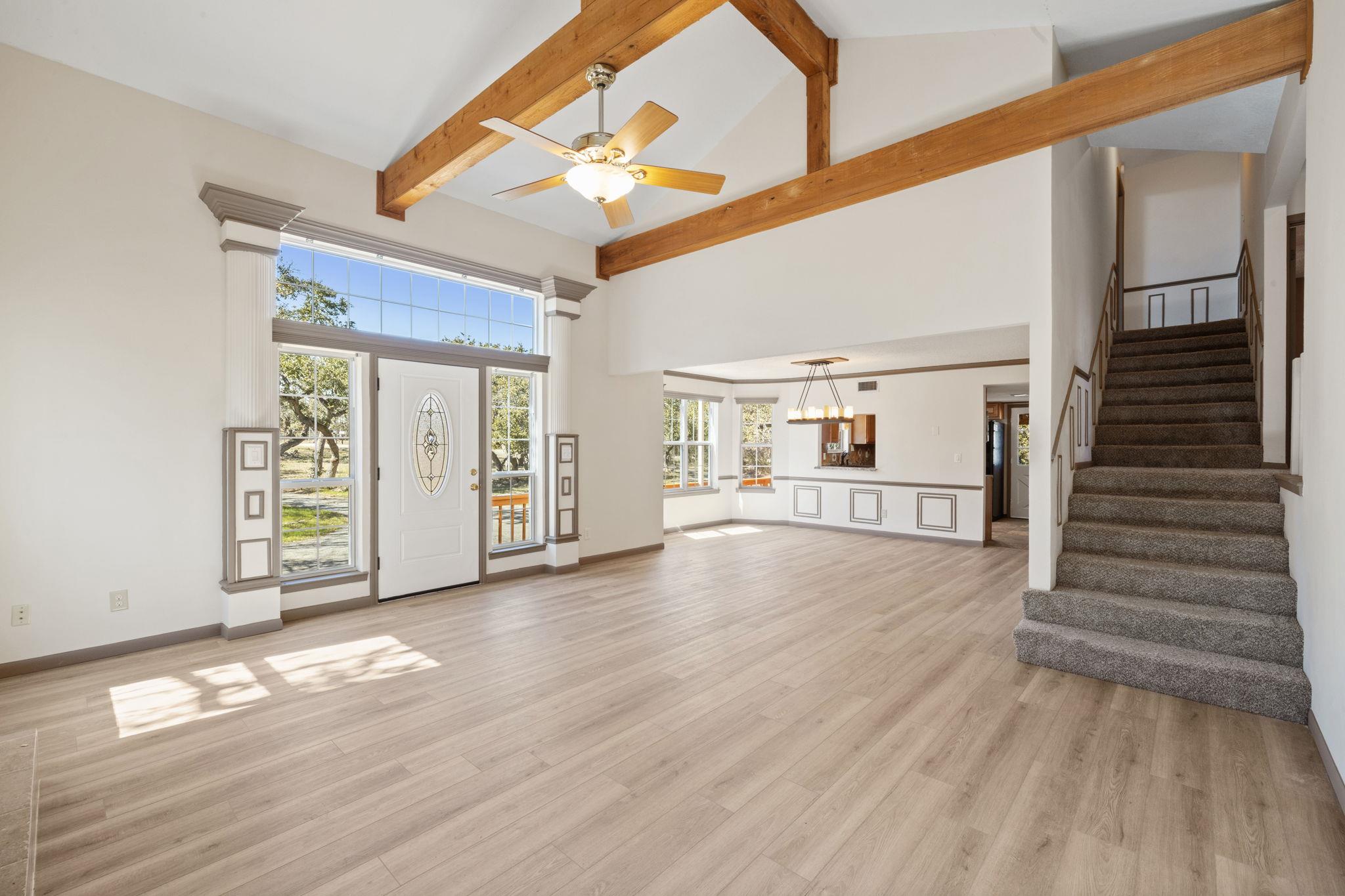 322 Oakwood LOOP