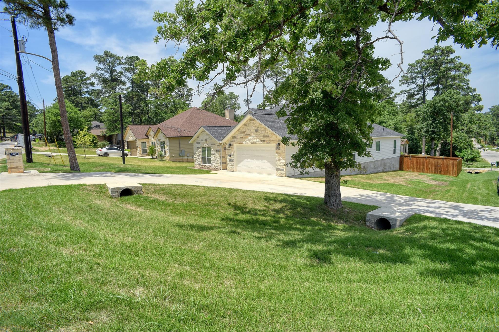 102 Kaena LN