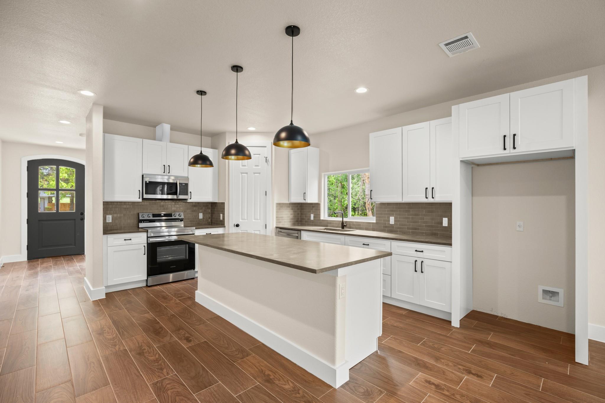 147 Kahana LN
