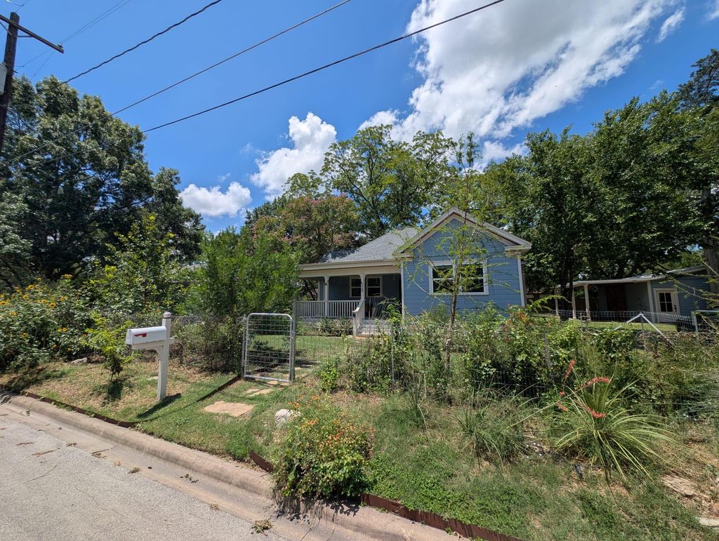 Photo of 325 S Frio ST, Lockhart, TX 78644 (MLS # 9827247)