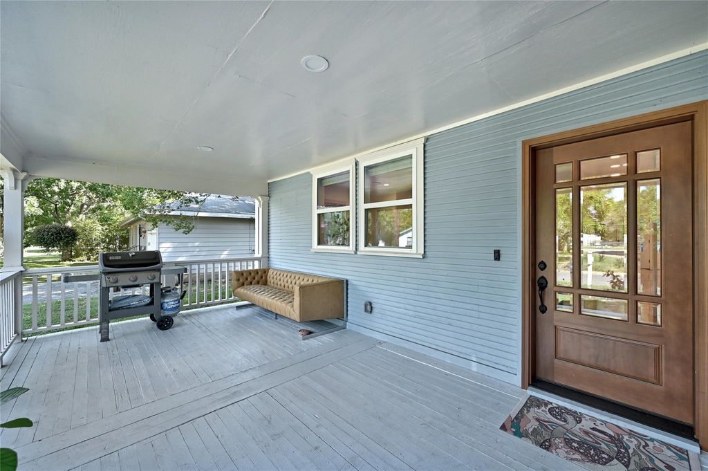 Photo of 325 S Frio ST, Lockhart, TX 78644 (MLS # 9827247)