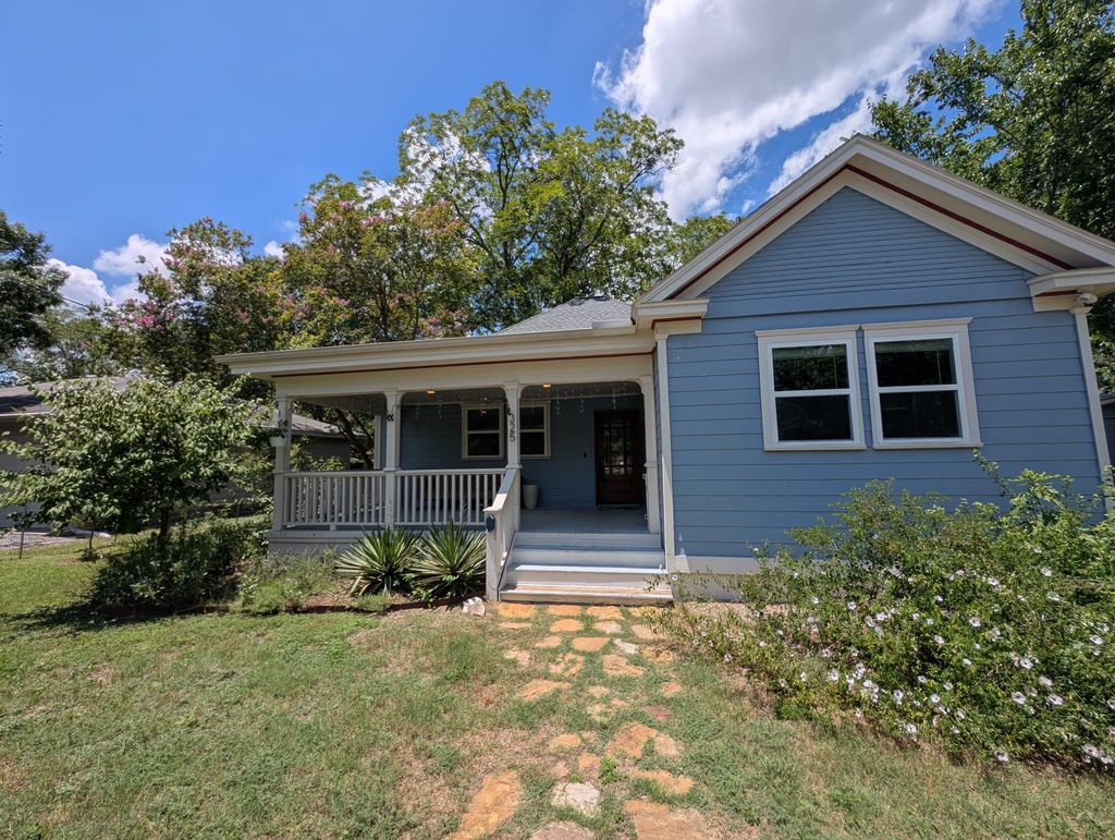 Photo of 325 S Frio ST, Lockhart, TX 78644 (MLS # 9827247)