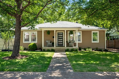 Photo of 909 Ruth Ave, Austin, TX 78757 (MLS # 1336308)