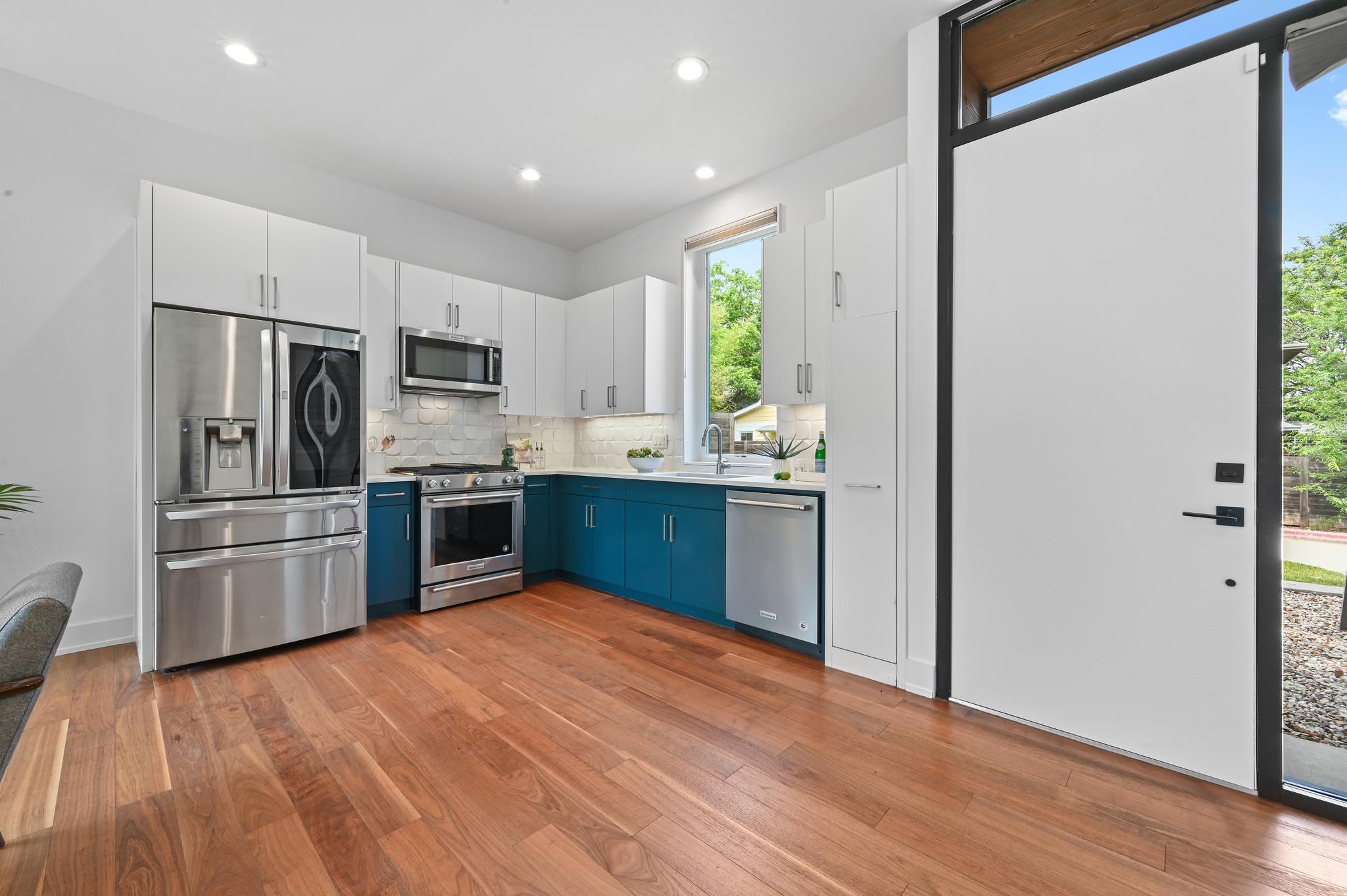 2010 Goodrich Ave 8B