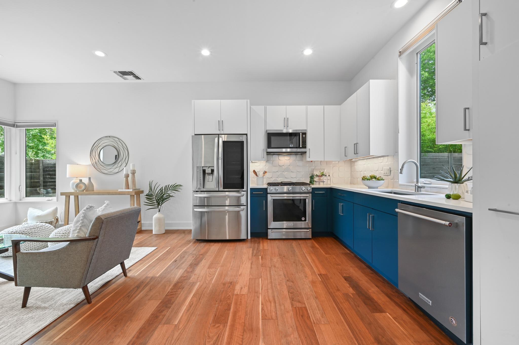 2010 Goodrich Ave 8B