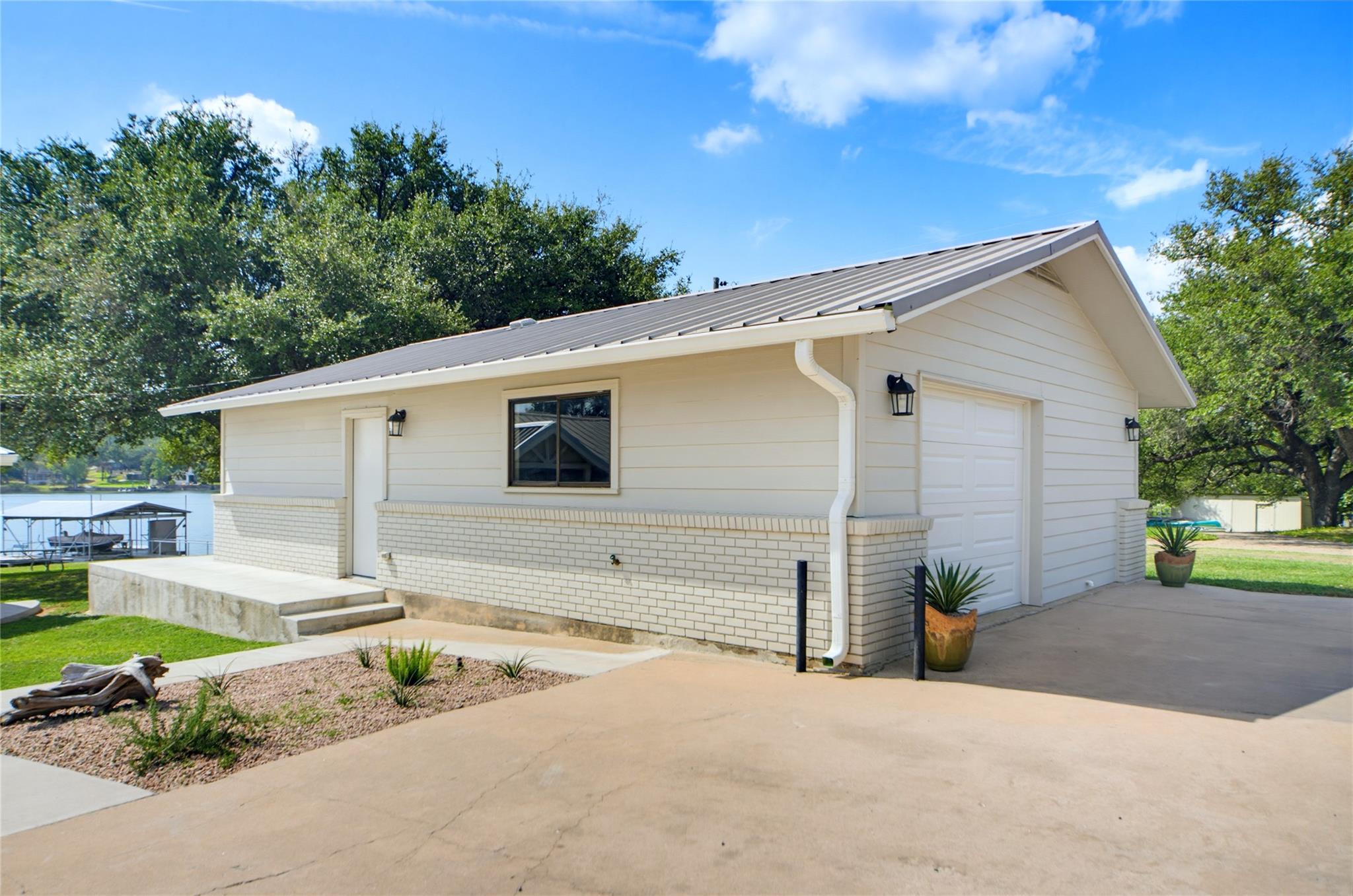 516 Island Lodges DR