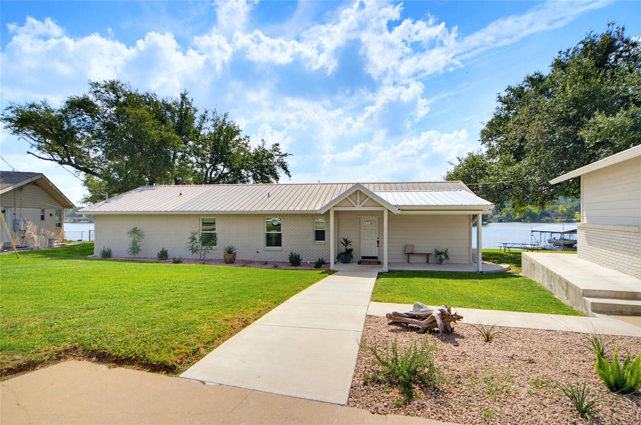 516 Island Lodges DR