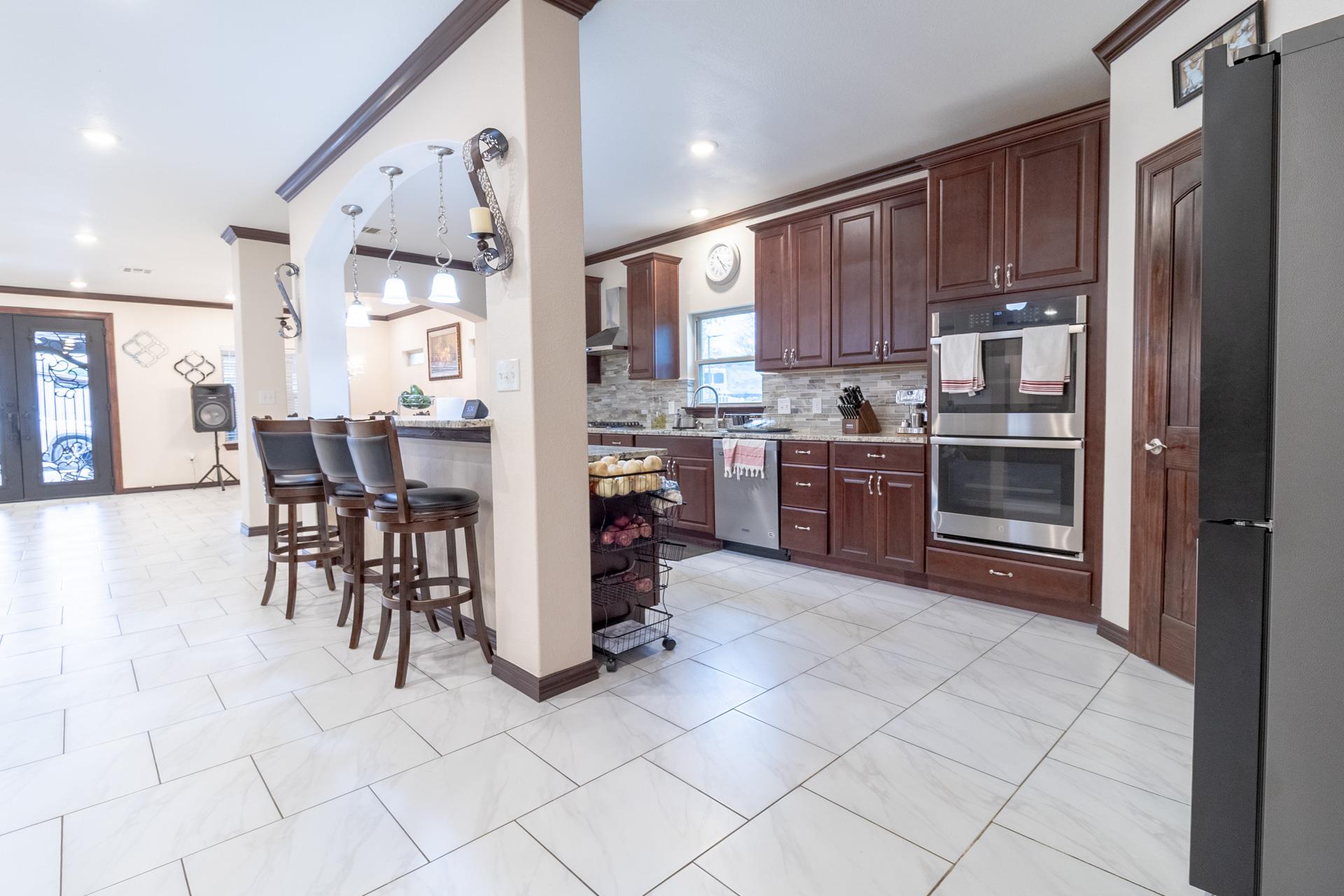 319 Lonesome Dove DR