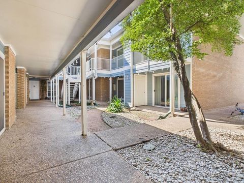 Photo of 400 W 35th ST #104, Austin, TX 78705 (MLS # 2018203)