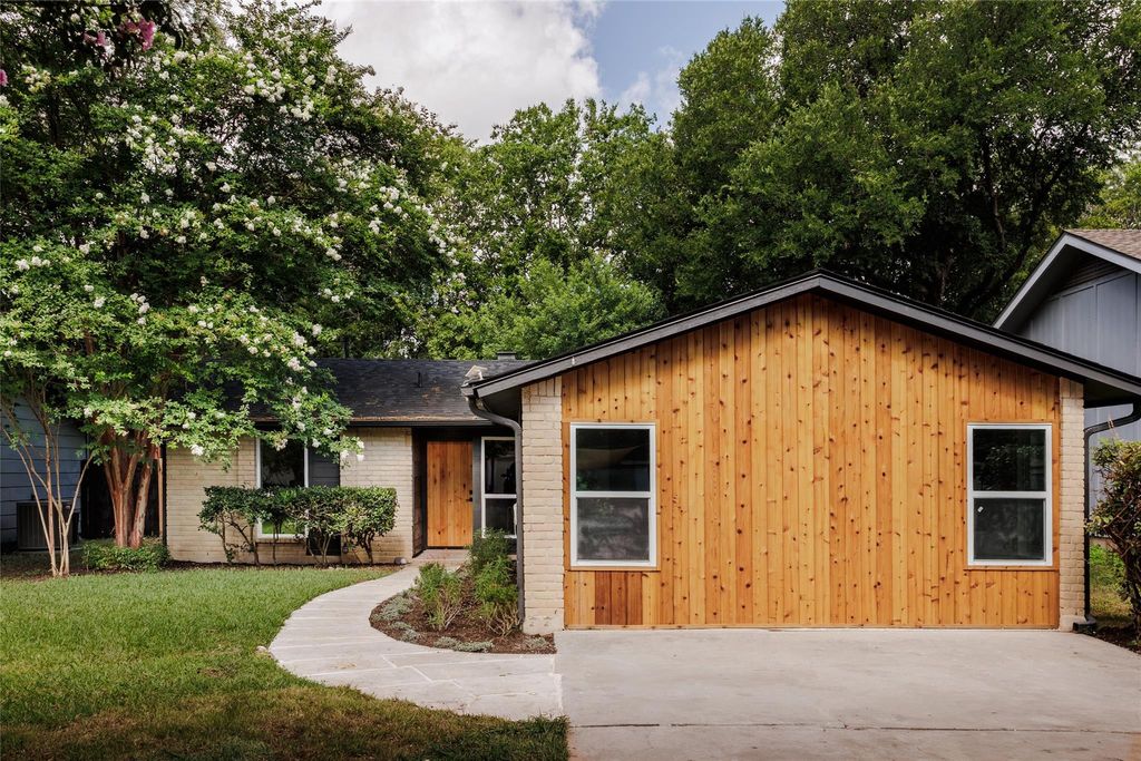 Photo for 5204 Hedgewood DR, Austin, TX 78745 (MLS # 4830291)