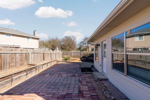 Tiny photo for 8104 Doe Meadow DR, Austin, TX 78749 (MLS # 1944985)