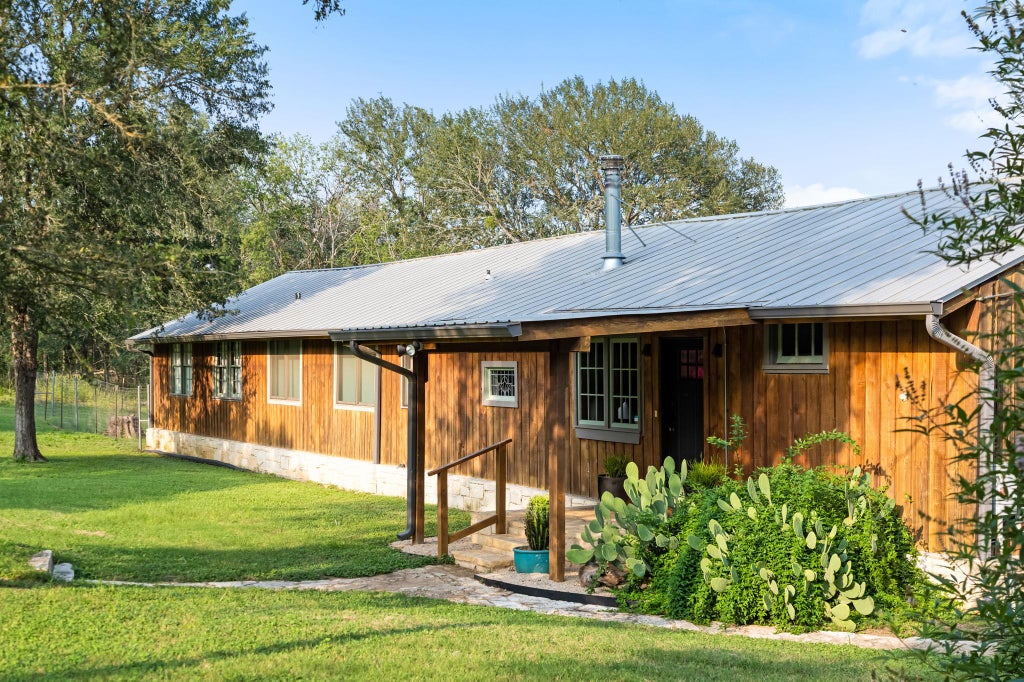 Photo of 317 Walnut Creek RD, Bastrop, TX 78602 (MLS # 3552741)
