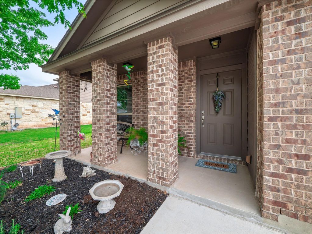 Photo of 614 Lantana Ave, Lockhart, TX 78644 (MLS # 5742655)