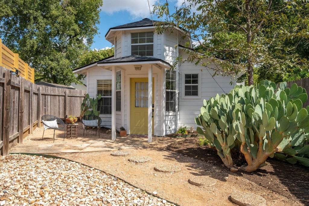 Photo of 1914 Alegria RD, Austin, TX 78757 (MLS # 7547058)