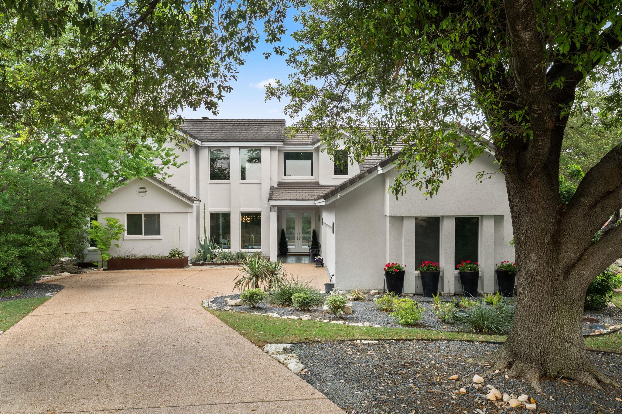 77 The Hills DR