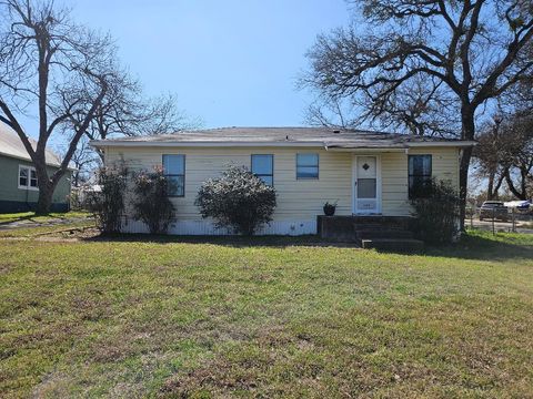 Photo of 1130 N Main ST, Elgin, TX 78621 (MLS # 8266211)