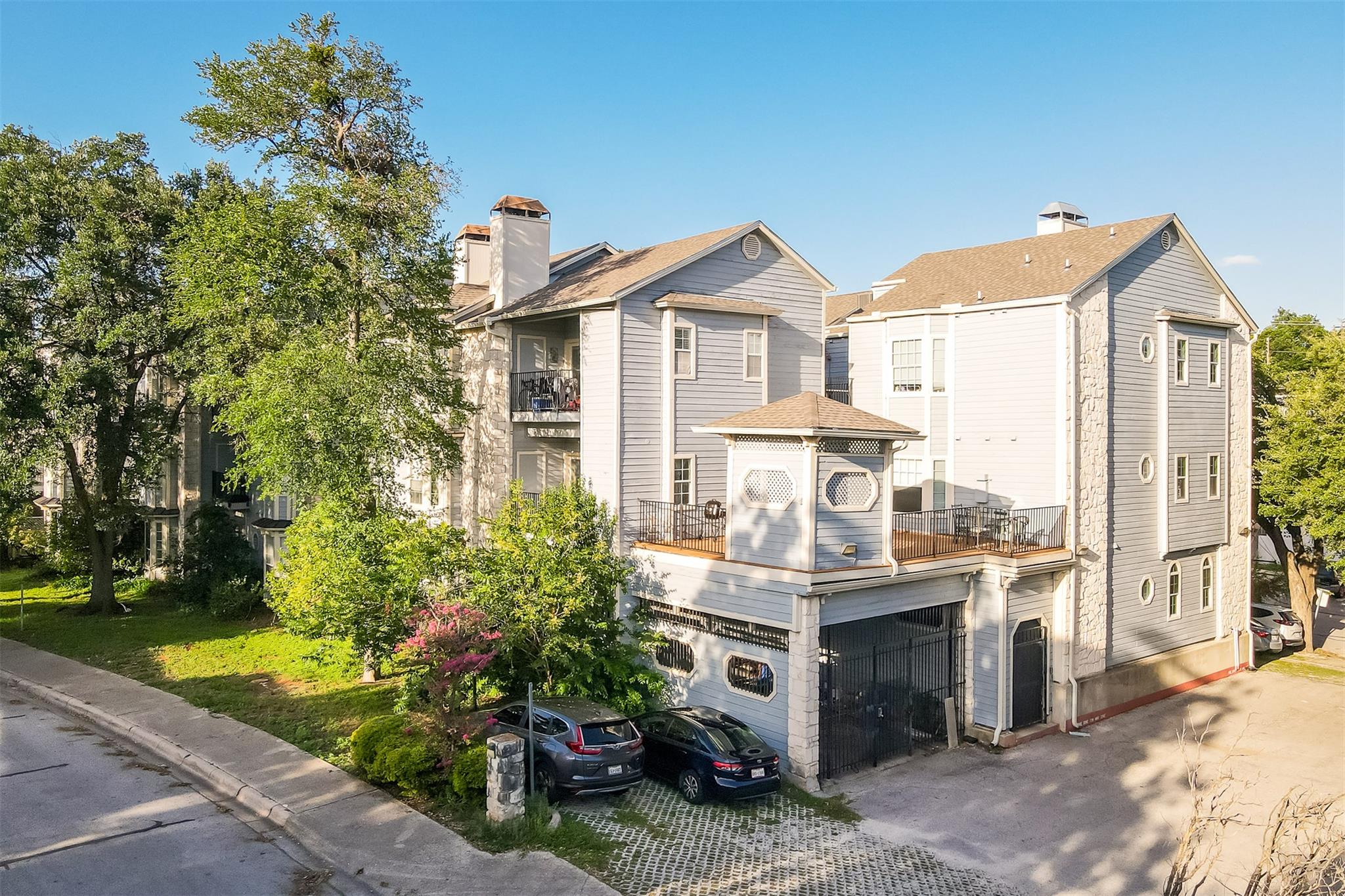 3111 Tom Green ST 105