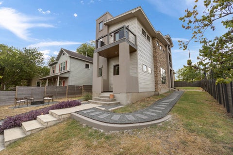 Photo of 1814 Maple Ave, Austin, TX 78702 (MLS # 2161293)