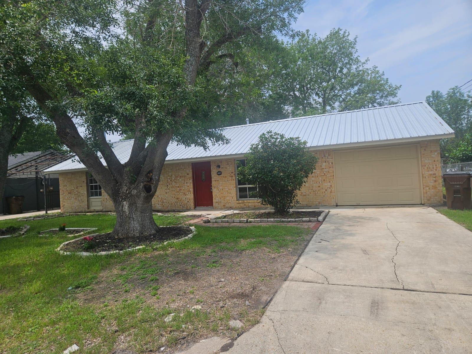 1401 Trinity ST