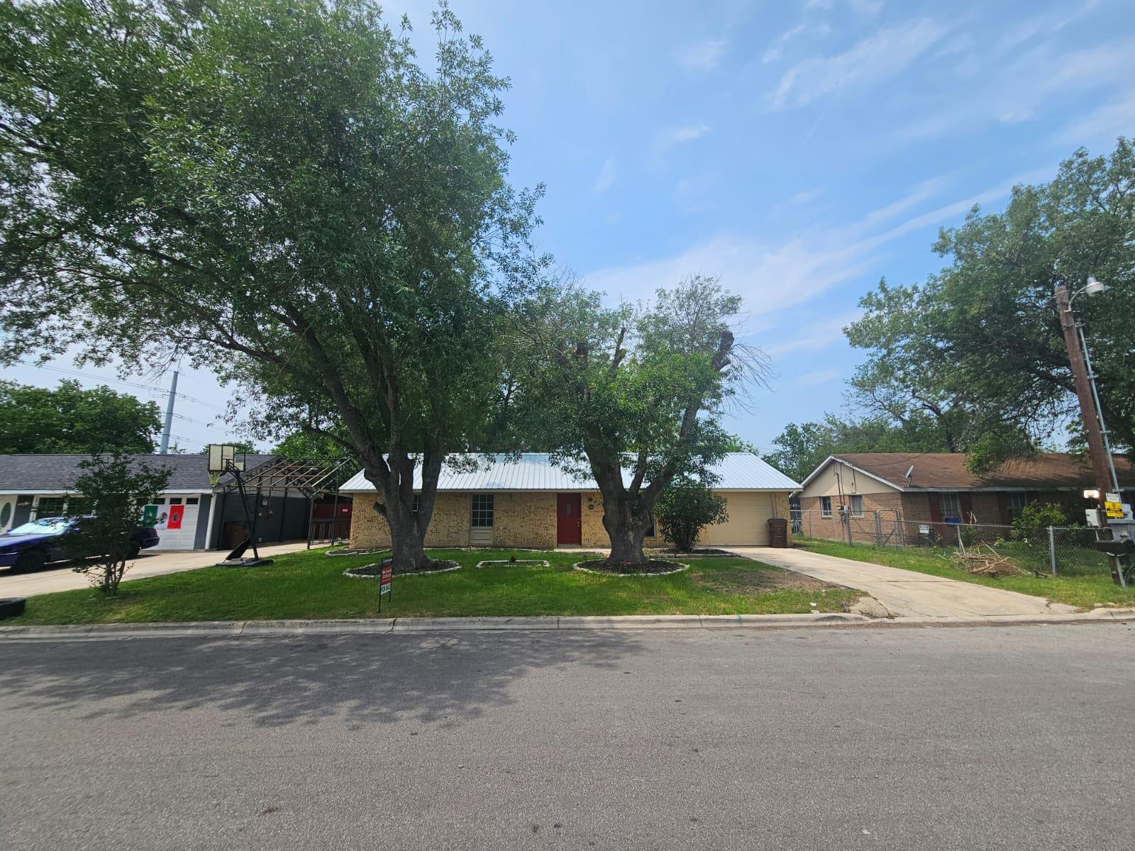 1401 Trinity ST