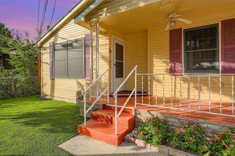 Tiny photo for 2308 Santa Rita ST, Austin, TX 78702 (MLS # 8047742)