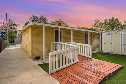 Tiny photo for 2308 Santa Rita ST, Austin, TX 78702 (MLS # 8047742)