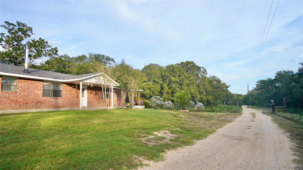 Photo of 535 Paintbrush TRL, Lockhart, TX 78644 (MLS # 2318430)