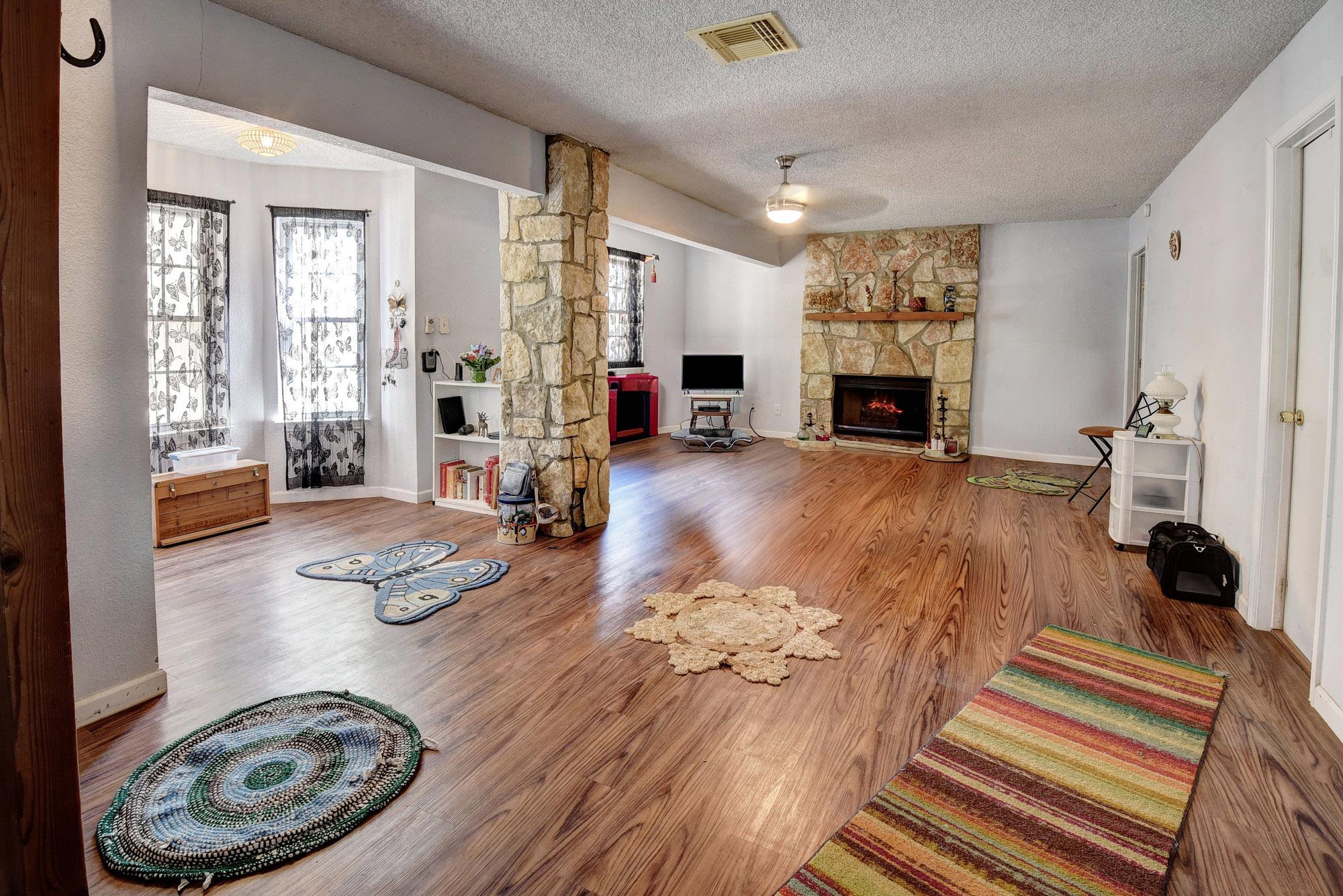 165 Thousand Oaks DR