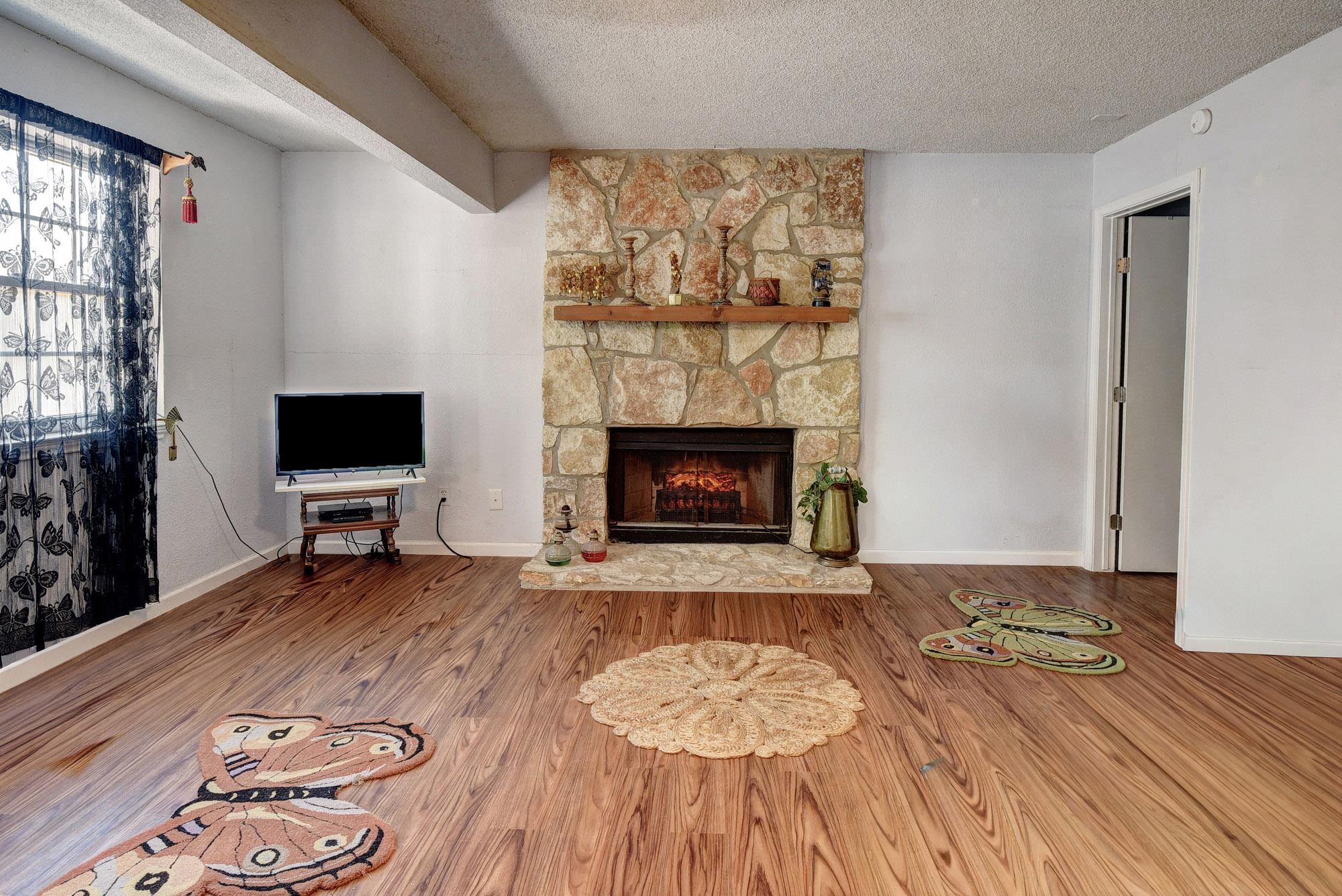 165 Thousand Oaks DR