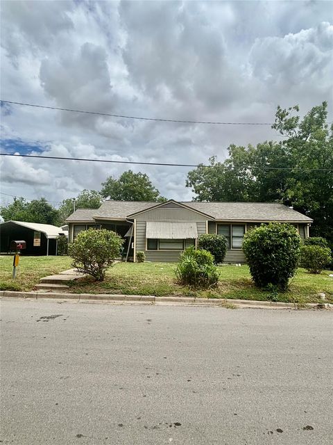 Photo of 415 E 7th ST, Taylor, TX 76574 (MLS # 9947364)