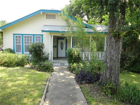 Photo of 200 E 33rd ST, Austin, TX 78705 (MLS # 4617112)