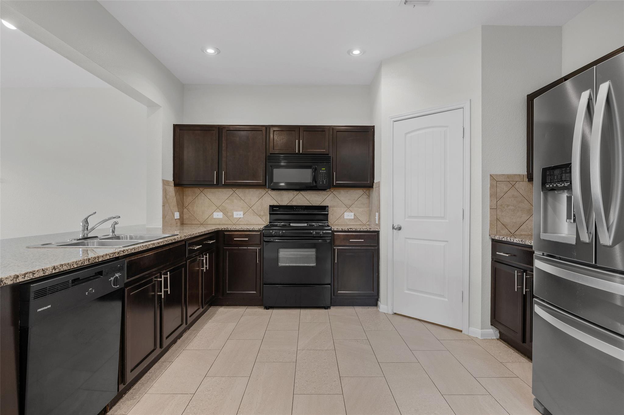 518 Luna Vista DR