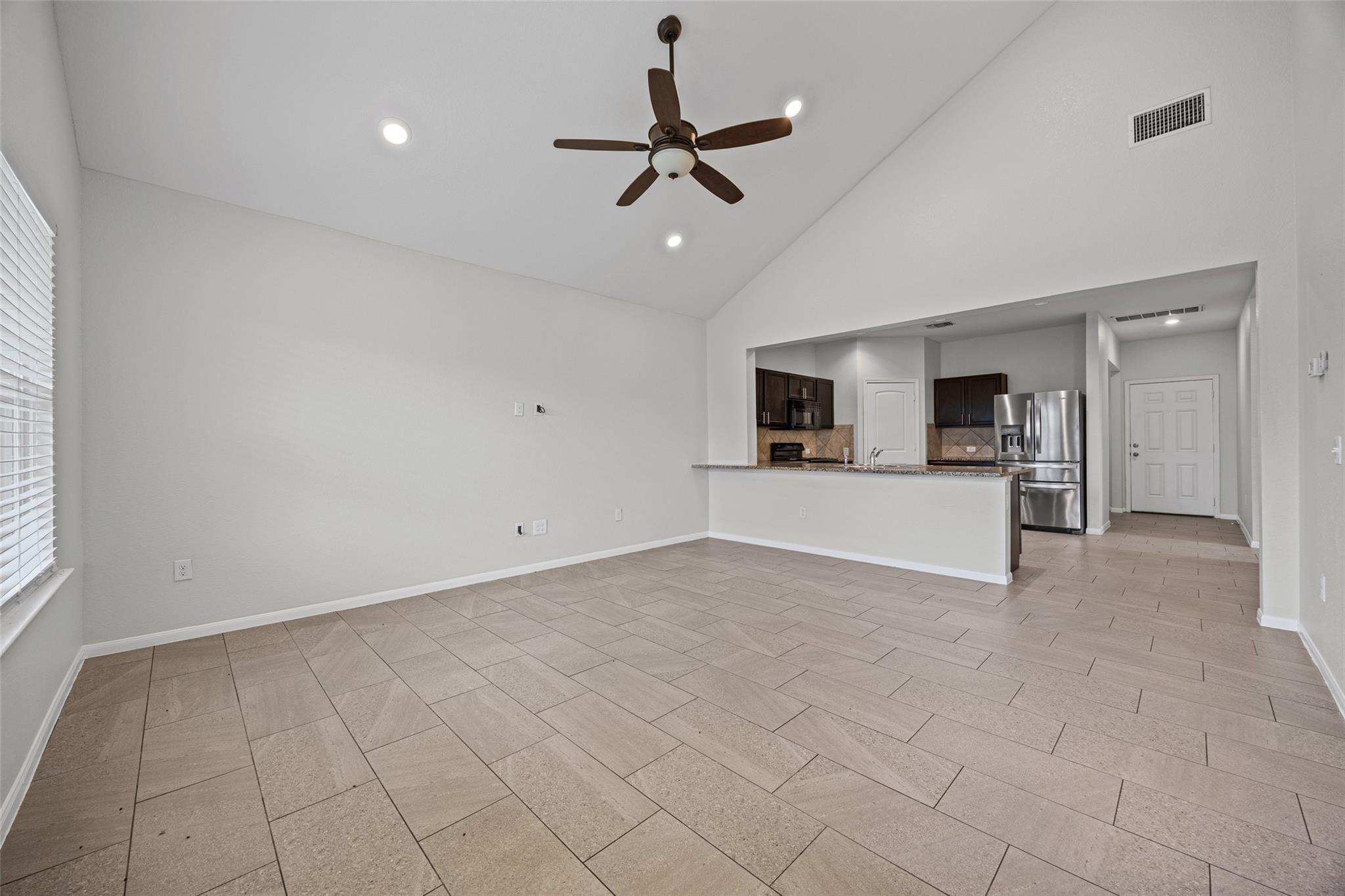 518 Luna Vista DR