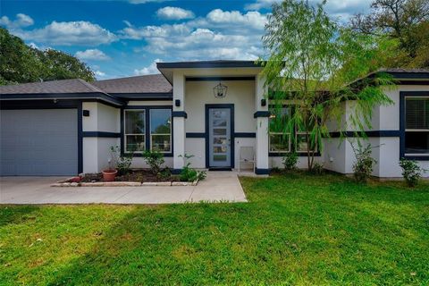 A home in Del Valle