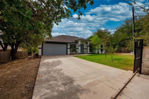 A home in Del Valle