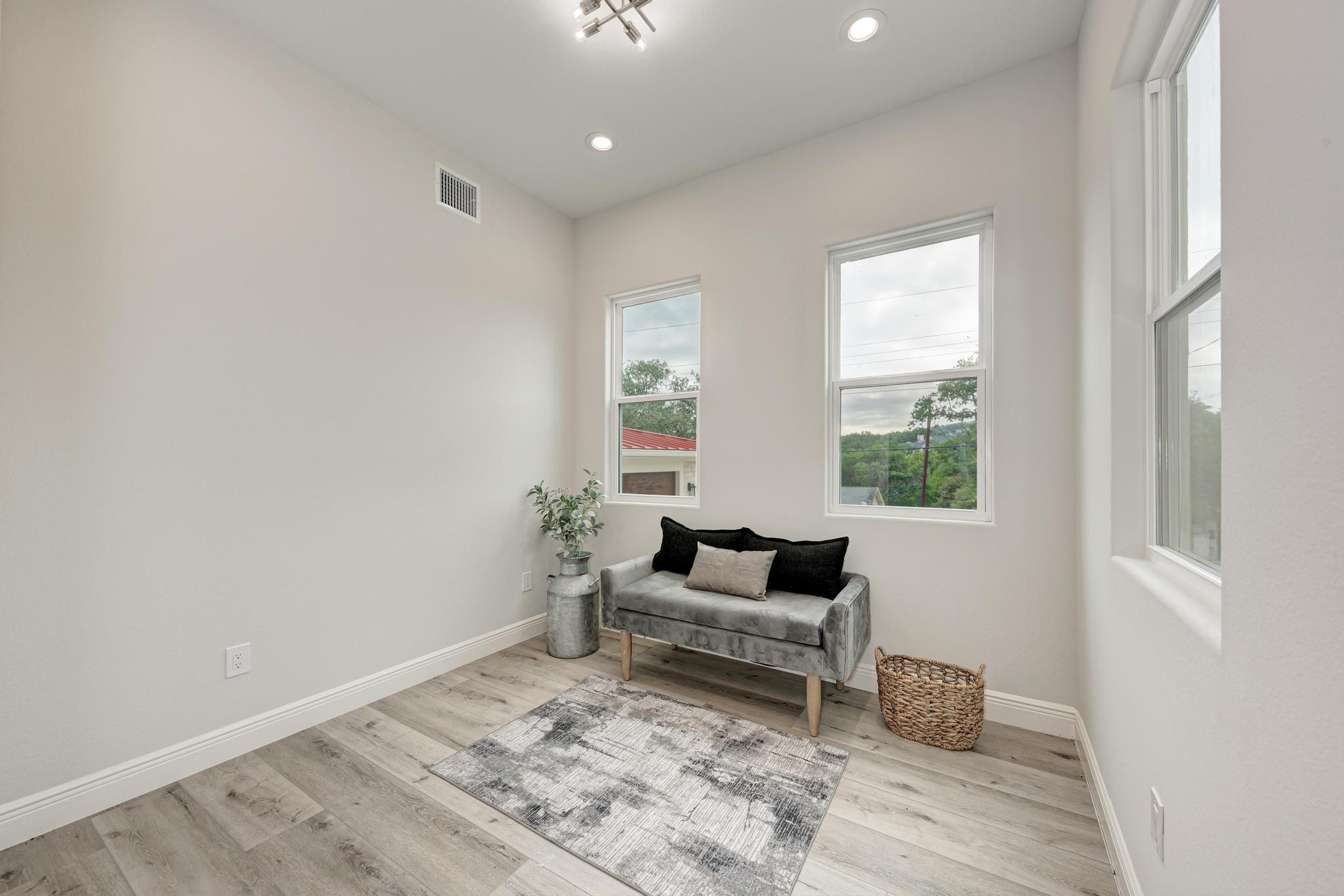 13201 Mansfield DR