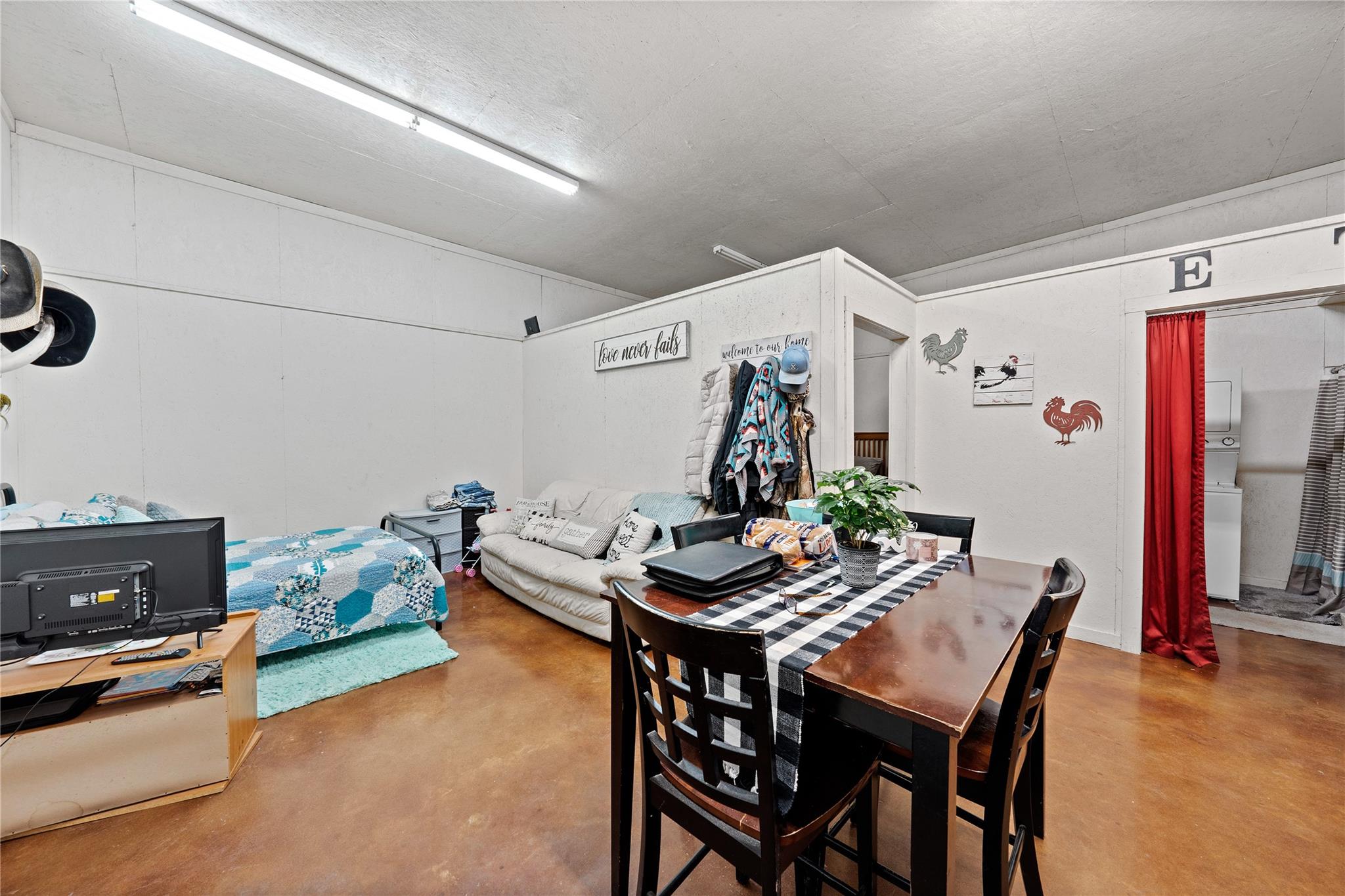 3484 W Amity RD